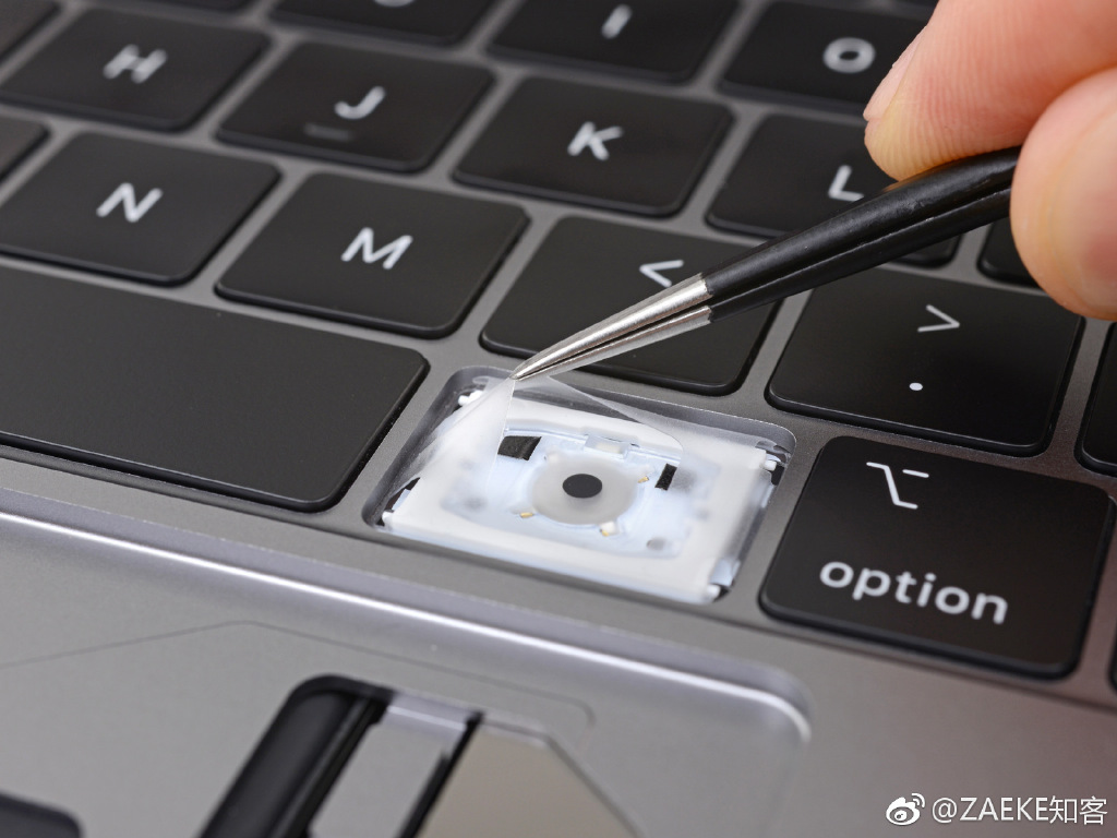 macbook keyboard cleaning