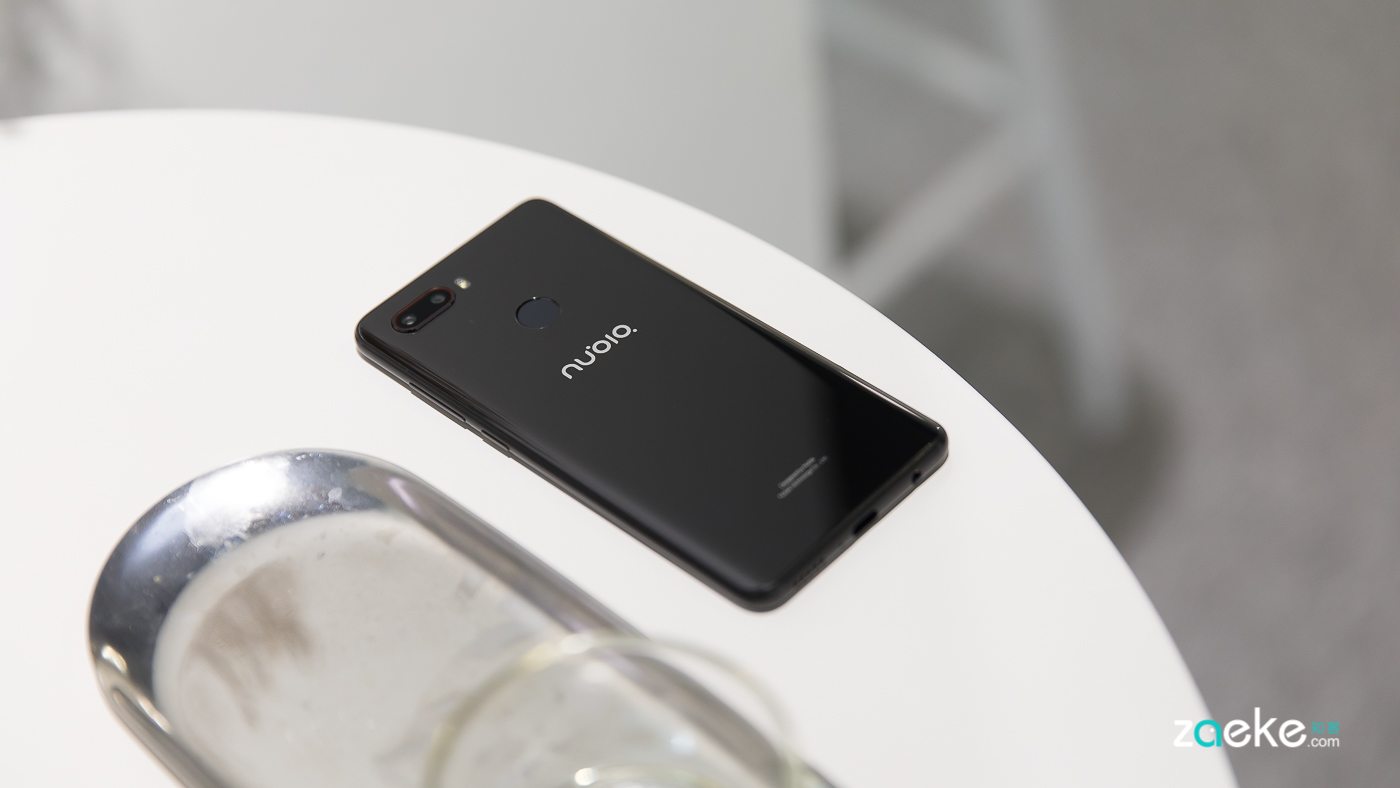 很努力也很潮的努比亚z18mini,是款合格的"时尚手机"