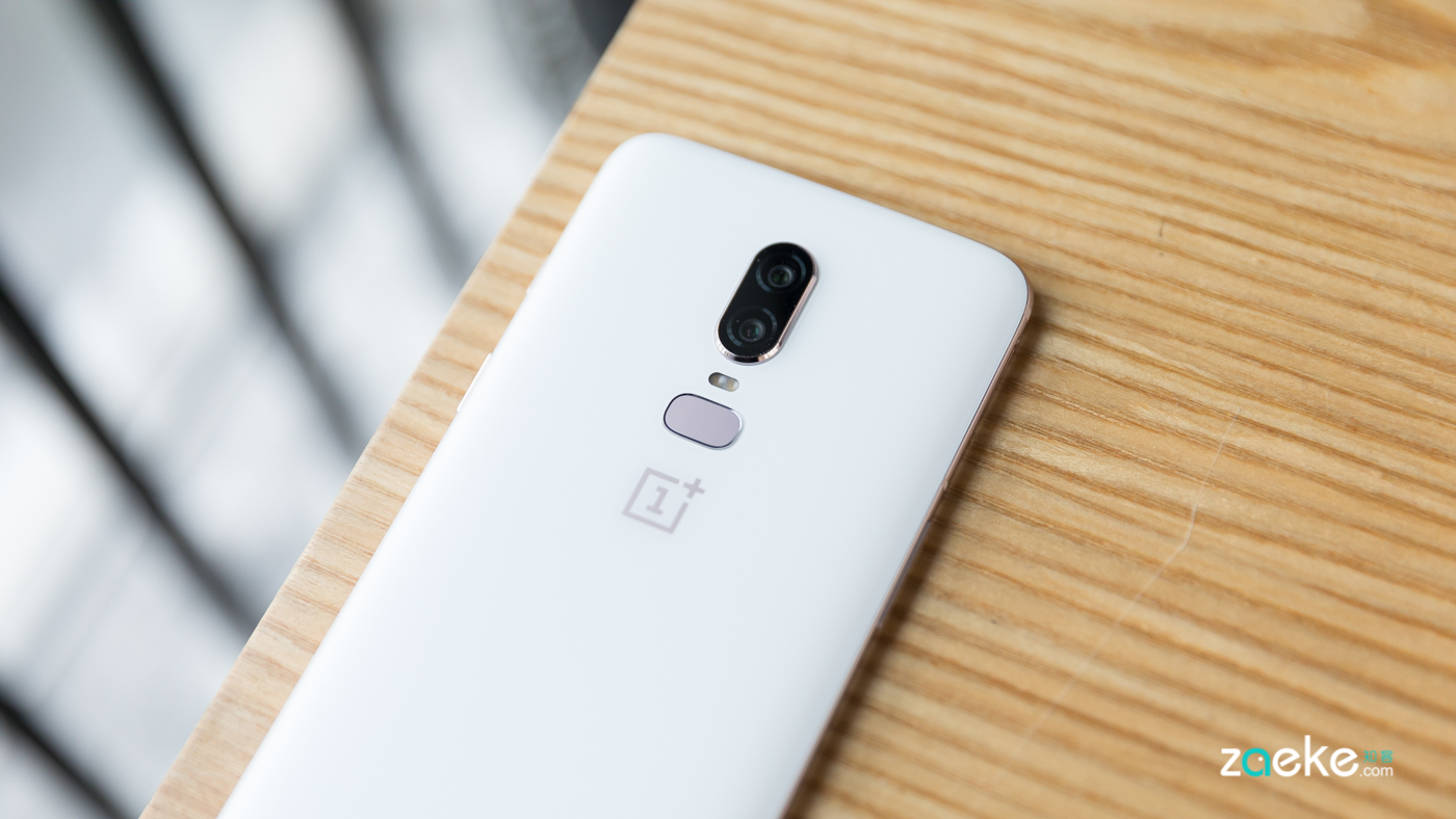 一加手机6珠光白图赏:做你手心的明珠