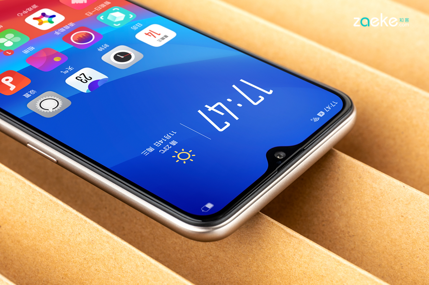 用上水滴屏的oppo a7,多出一份"体面感"