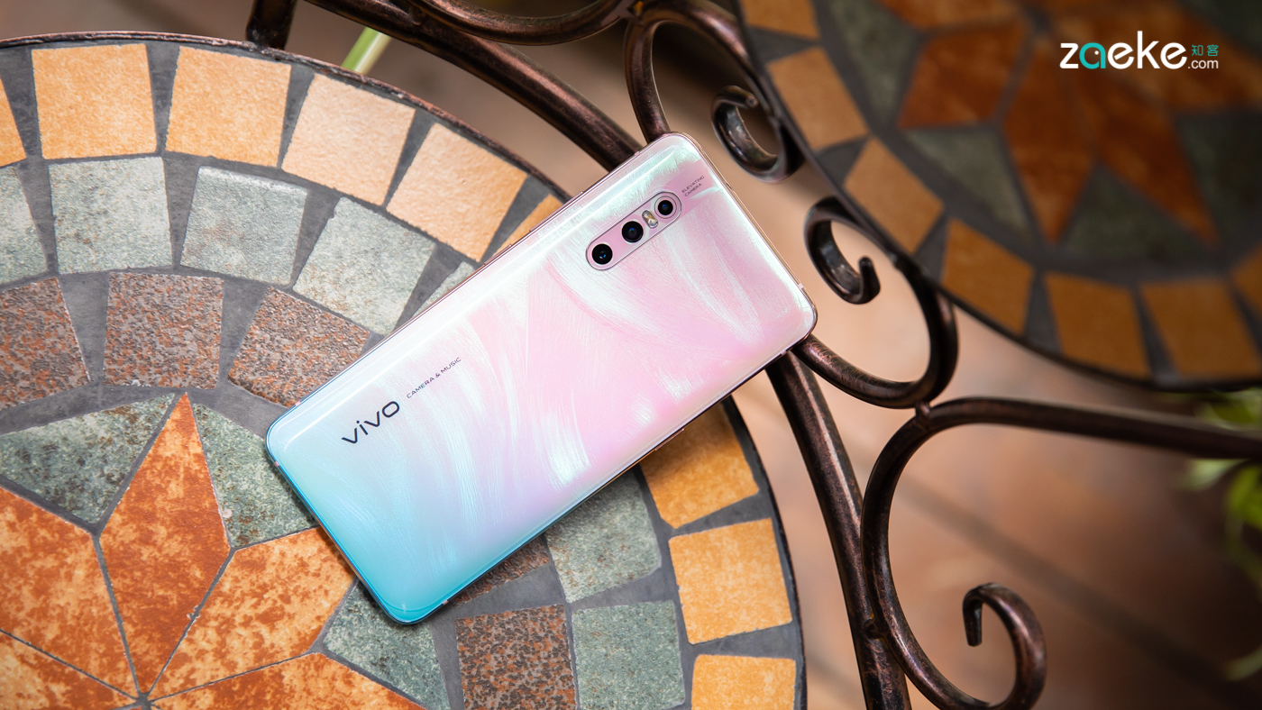 颜值在线的vivo x27印象夏日,是炎炎夏日中的一抹清凉